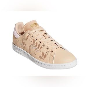 Stan Smith Adidas pink and tan embroidered with tan laces sz 5 in women’s